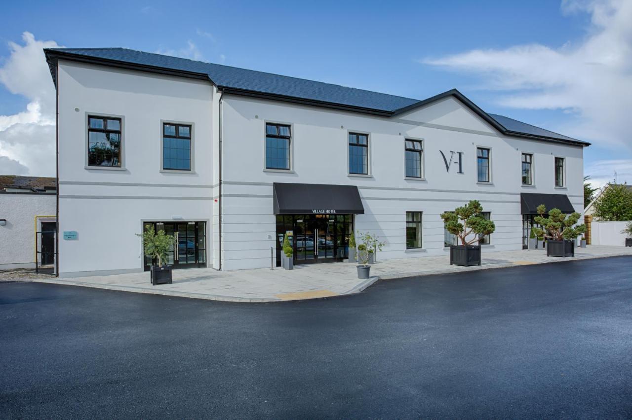 The Village Hotel, Bar And Restaurant Bettystown Bagian luar foto
